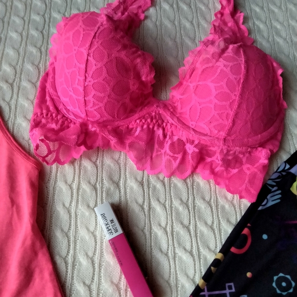 #girlonfire Ladies SM MED Lot - Picture 8 of 8